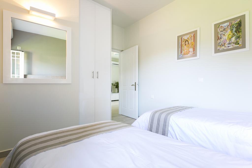 Olive Grove Studios & Apartments Свороната Екстер'єр фото