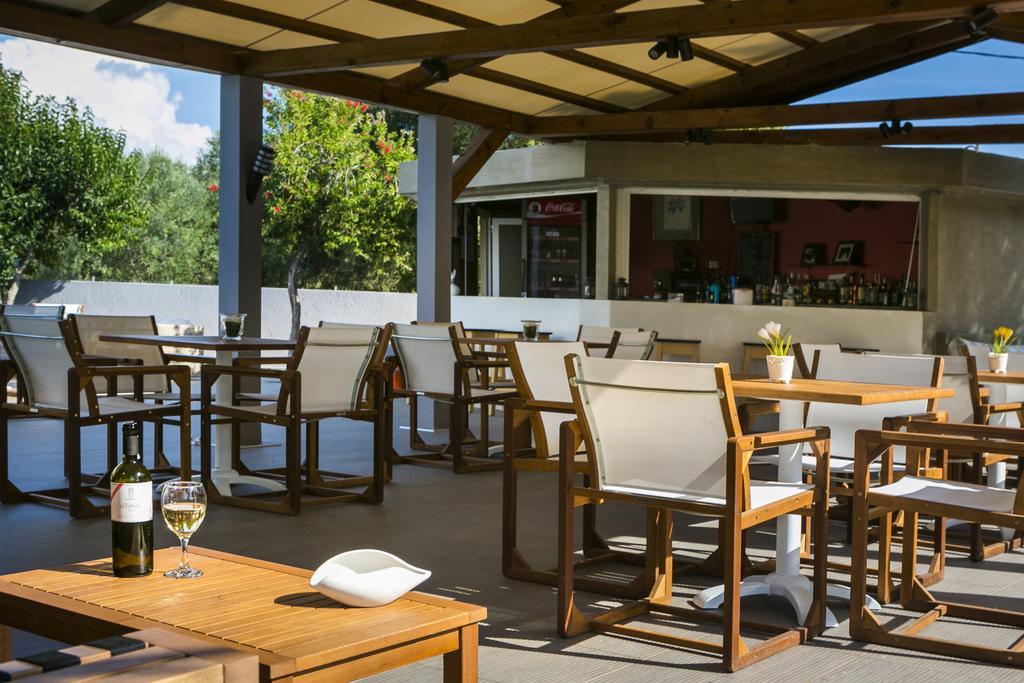 Olive Grove Studios & Apartments Свороната Екстер'єр фото