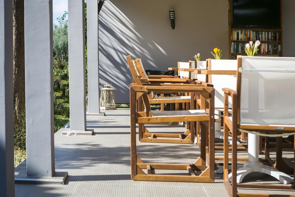 Olive Grove Studios & Apartments Свороната Екстер'єр фото
