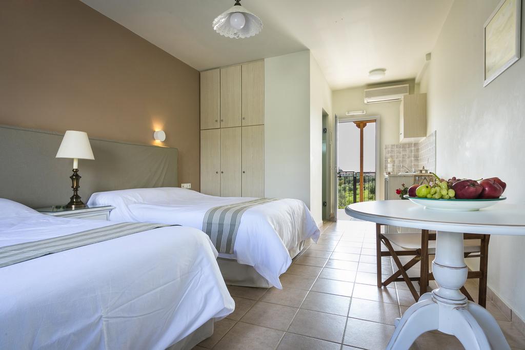Olive Grove Studios & Apartments Свороната Екстер'єр фото