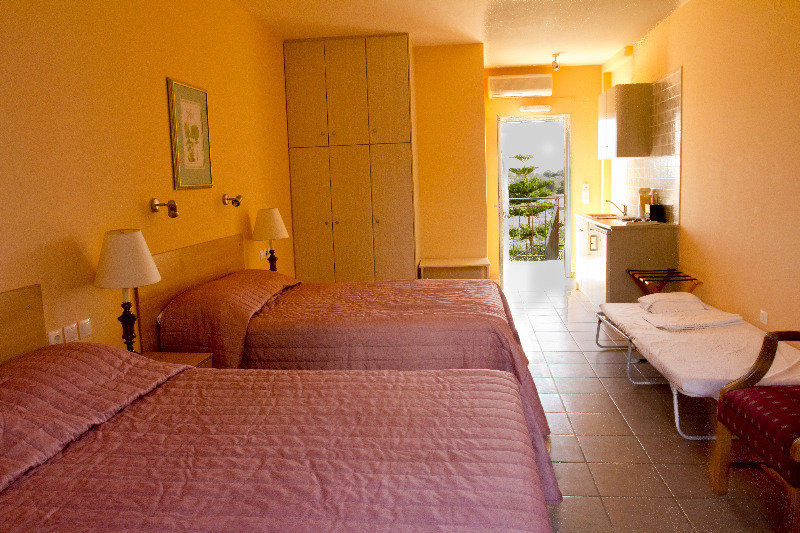 Olive Grove Studios & Apartments Свороната Екстер'єр фото