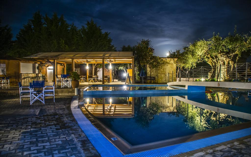 Olive Grove Studios & Apartments Свороната Екстер'єр фото